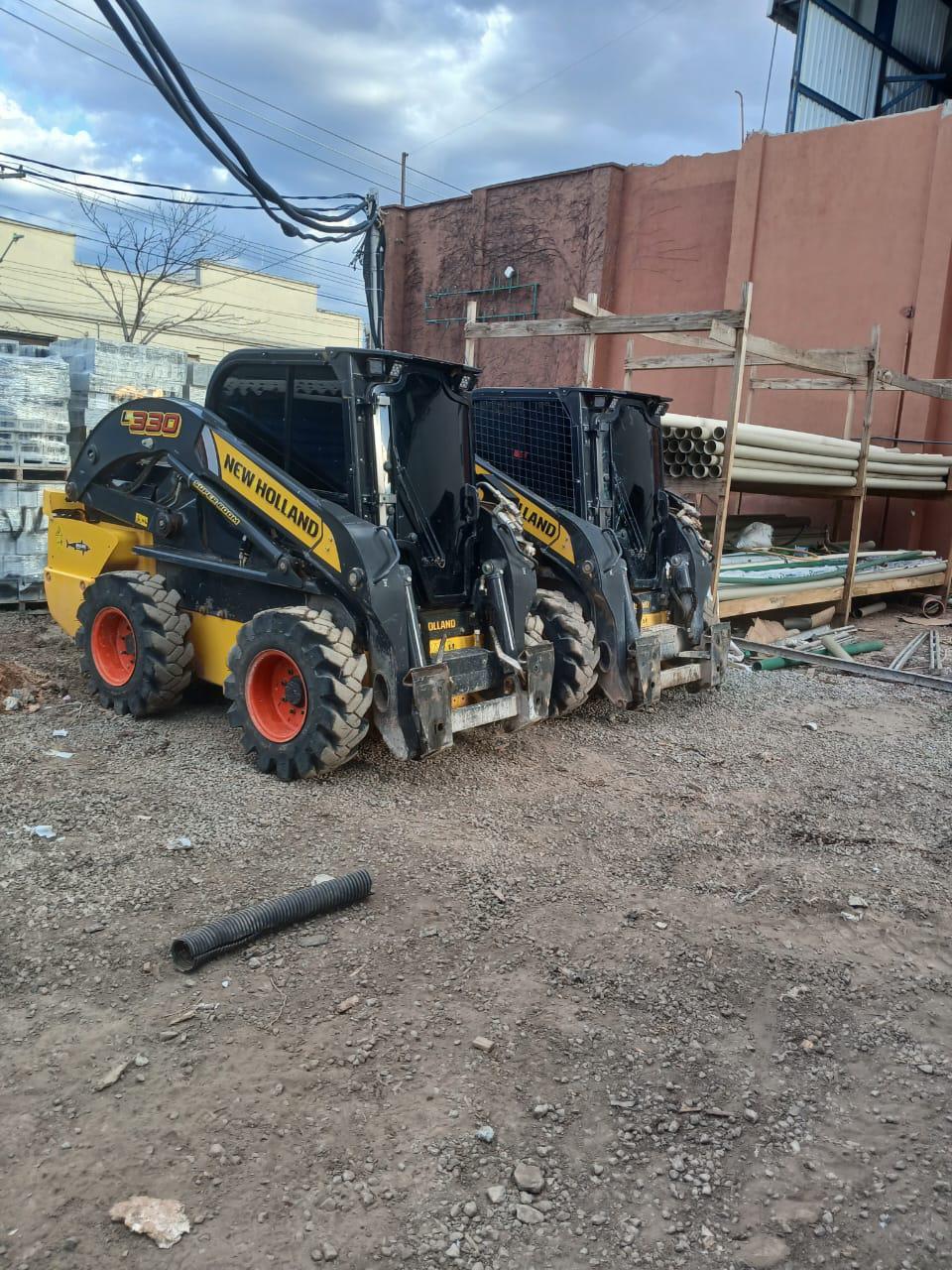 Escavadeiras Sany em pátio de equipamentos